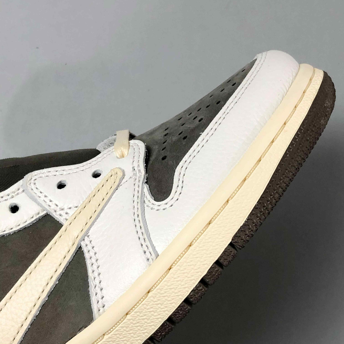 Travis Scott x Air Jordan 1 Low Reverse Mocha