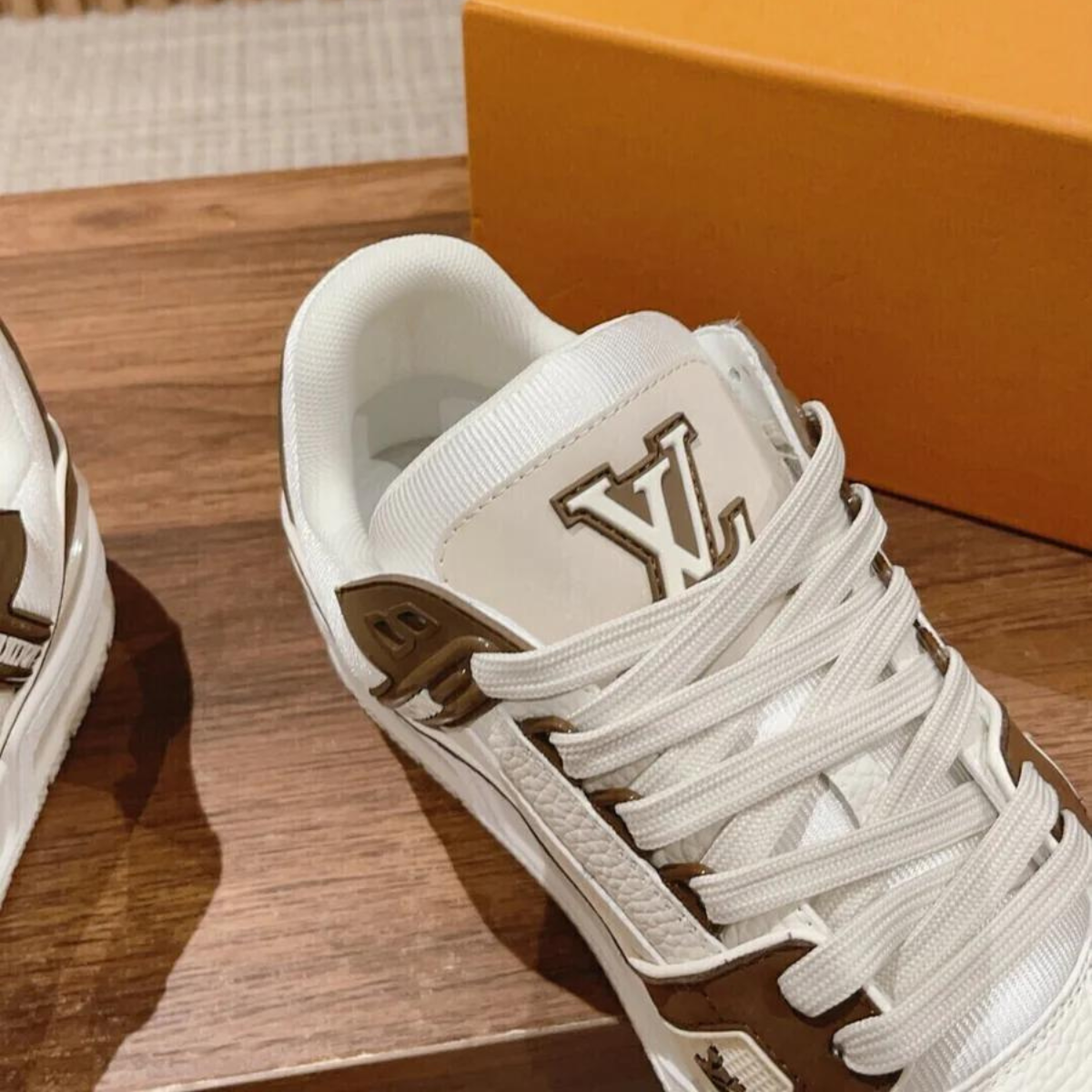 LV White Brown